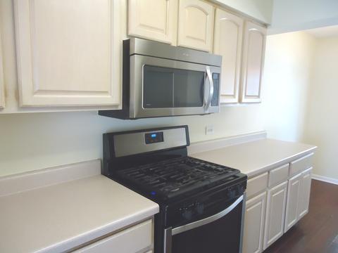1527 Mohawk Dr, Wheeling, IL 60090 photo 4