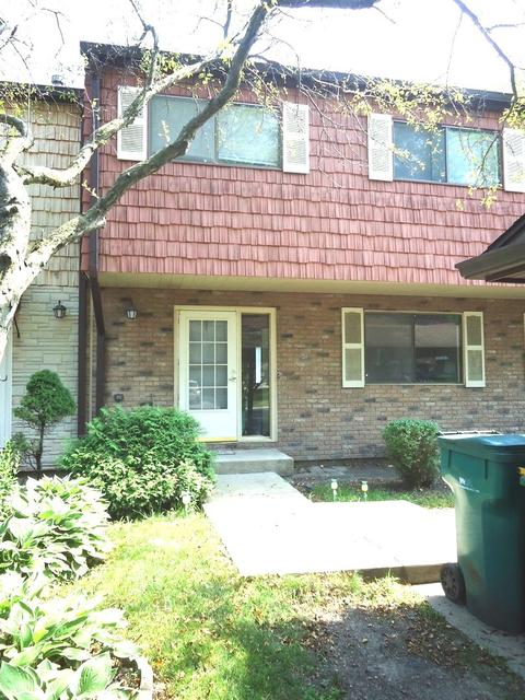 1527 Mohawk Dr, Wheeling, IL 60090 photo 2