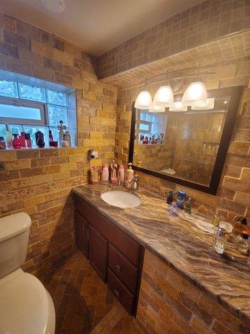 1070 S Wolf Rd, Des Plaines, IL 60016 photo 16