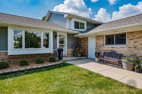 301 Vista Dr, Bolingbrook, IL 60490 photo 2