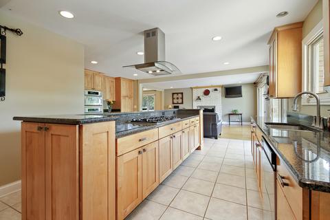 8454 S Park Ave, Burr Ridge, IL 60527 photo 10