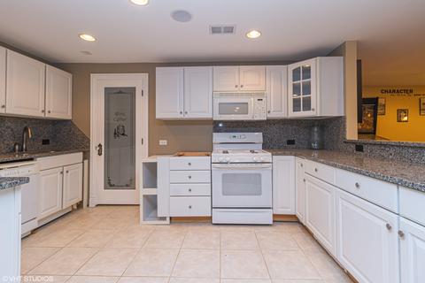 8454 S Park Ave, Burr Ridge, IL 60527 photo 24