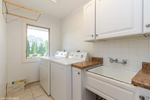 8454 S Park Ave, Burr Ridge, IL 60527 photo 17