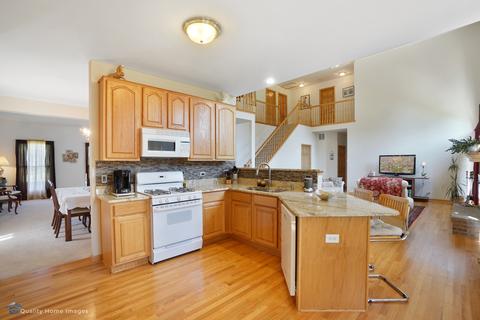 1671 Highmeadow Ln, Algonquin, IL 60102 photo 2