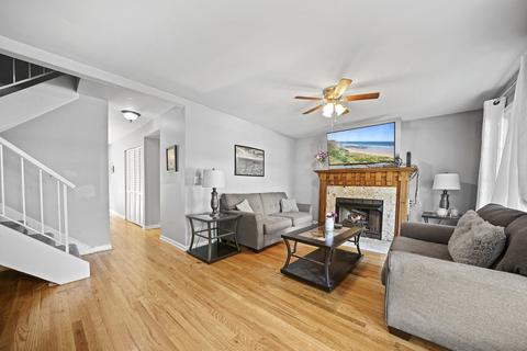 64 Silver Tree Cir, Cary, IL 60013 photo 2