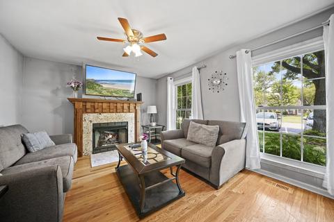 64 Silver Tree Cir, Cary, IL 60013 photo 3