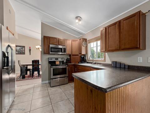 906 Maple Ave, Maple Park, IL 60151 photo 8