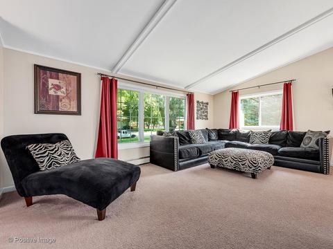 906 Maple Ave, Maple Park, IL 60151 photo 2