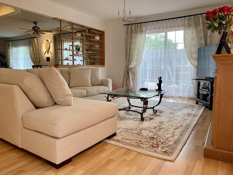 1310 Meyer Rd, Hoffman Estates, IL 60169 photo 3