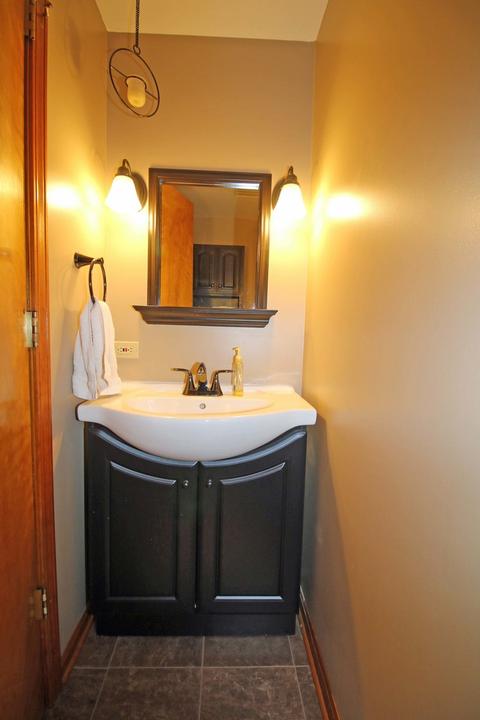 973 Stuart Dr, Bartlett, IL 60103 photo 7