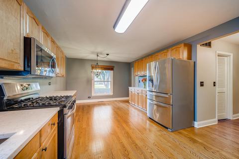 1014 E Lowden Ave, Wheaton, IL 60189 photo 2