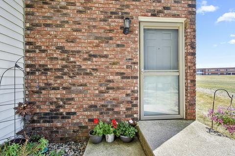 1552 Hunt Dr #E, Normal, IL 61761 photo 3