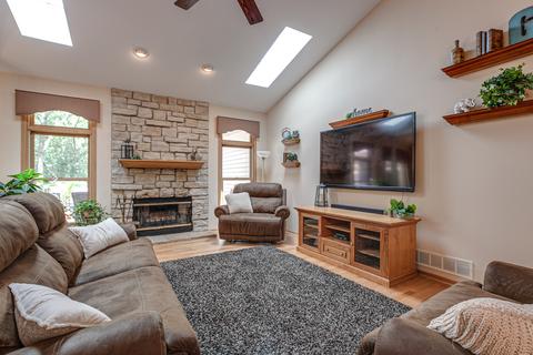 11218 E Riviera Dr, Spring Grove, IL 60081 photo 2