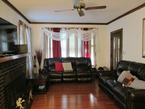 1053 Bellevue Ave, Elgin, IL 60120 photo 16