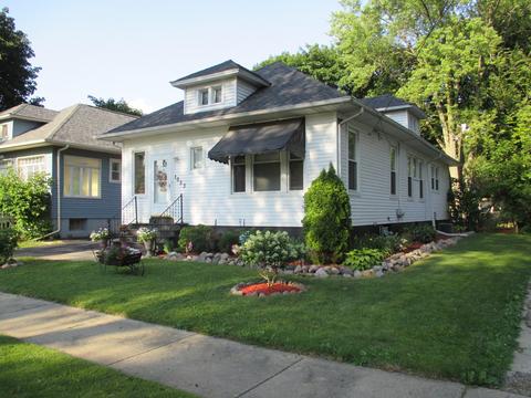 1053 Bellevue Ave, Elgin, IL 60120 photo 2