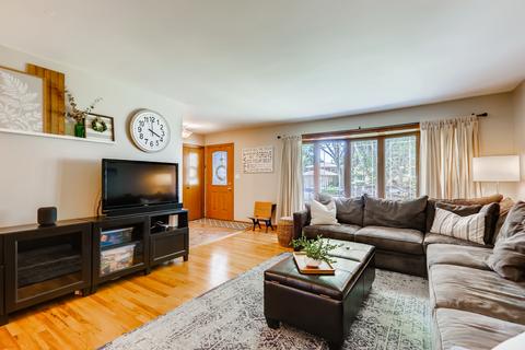 2011 E Wintergreen Ave, Mount Prospect, IL 60056 photo 8