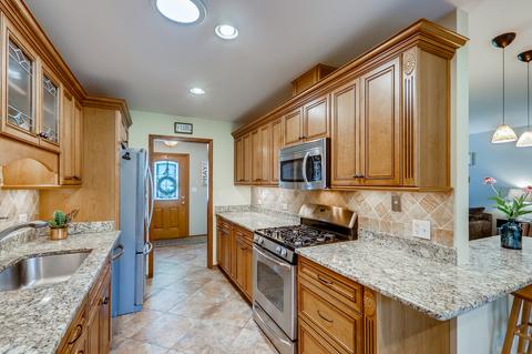2011 E Wintergreen Ave, Mount Prospect, IL 60056 photo 6