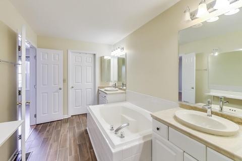 4823 Turnberry Dr, Hoffman Estates, IL 60010 photo 21