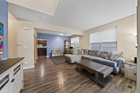 3616 Hyde Park Ct, Elgin, IL 60124 photo 4