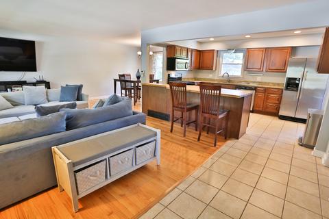 413 W Gartner Rd, Naperville, IL 60540 photo 4