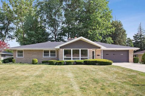 402 Bevan Dr E, Joliet, IL 60435 photo 1
