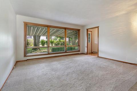 402 Bevan Dr E, Joliet, IL 60435 photo 7