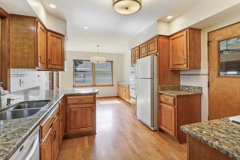 402 Bevan Dr E, Joliet, IL 60435 photo 12