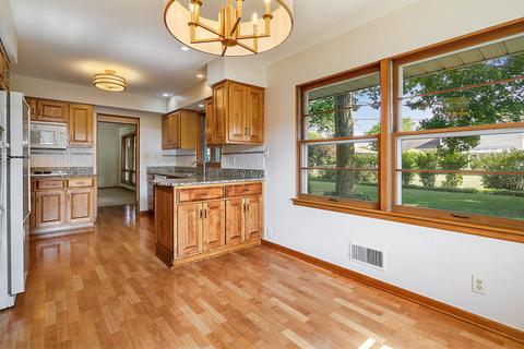 402 Bevan Dr E, Joliet, IL 60435 photo 11