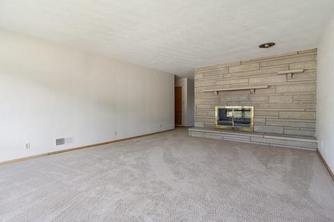 402 Bevan Dr E, Joliet, IL 60435 photo 6