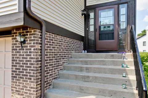 1487 Chippewa Trl, Wheeling, IL 60090 photo 2