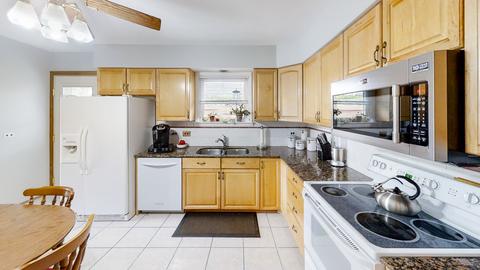 2149 Westview Dr, Des Plaines, IL 60018 photo 10