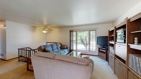 1899 Brookside Ln, Hoffman Estates, IL 60169 photo 2