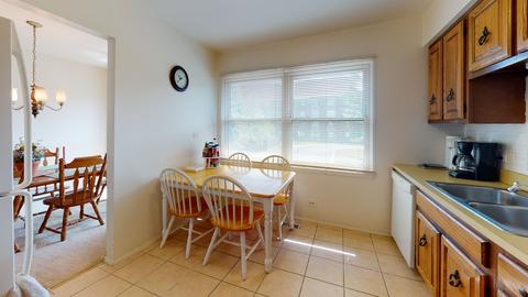 1899 Brookside Ln, Hoffman Estates, IL 60169 photo 8