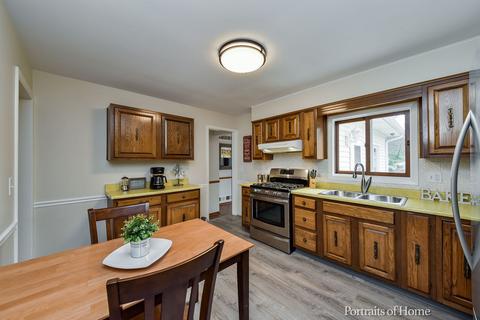 111 N Hale Ave, Bartlett, IL 60103 photo 6