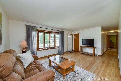 111 N Hale Ave, Bartlett, IL 60103 photo 3