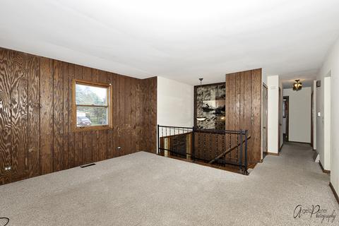 1007 Hooks Ln, Mchenry, IL 60050 photo 4