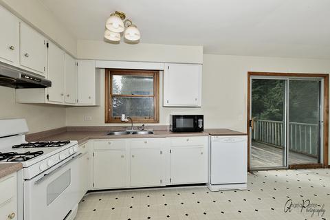 1007 Hooks Ln, Mchenry, IL 60050 photo 7