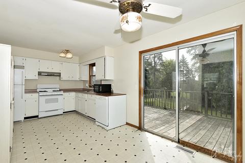 1007 Hooks Ln, Mchenry, IL 60050 photo 9
