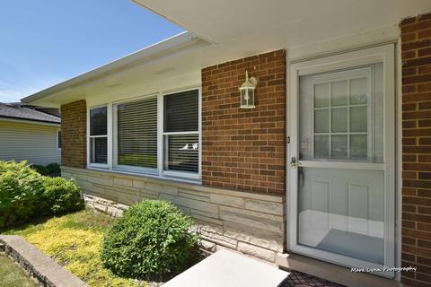 816 Forest Ct, Bartlett, IL 60103 photo 2