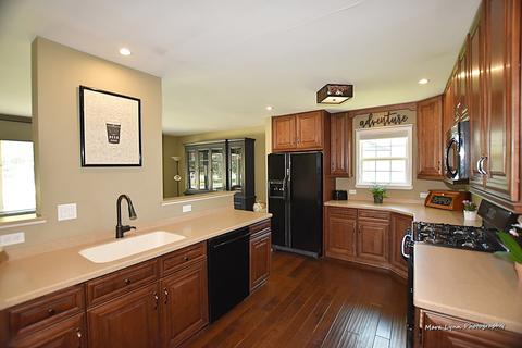 816 Forest Ct, Bartlett, IL 60103 photo 7