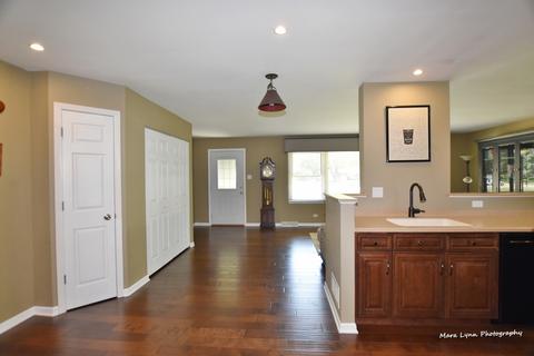 816 Forest Ct, Bartlett, IL 60103 photo 9