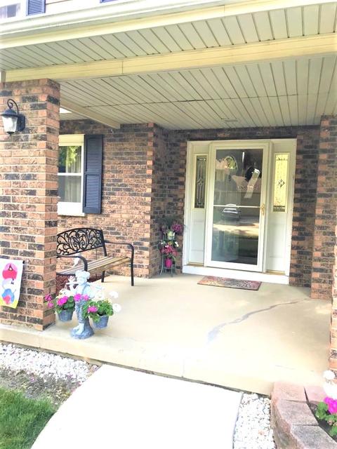 1387 Sheffield Dr, Elgin, IL 60123 photo 2