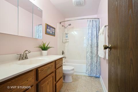 1165 Singleton Dr, Roselle, IL 60172 photo 10