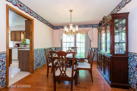 2221 Crabtree Ln, Algonquin, IL 60102 photo 4