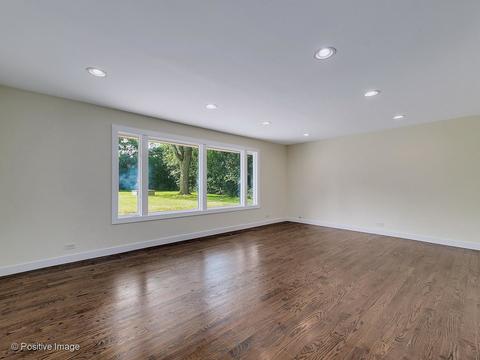 2108 Paddock Ln, Wheaton, IL 60187 photo 2