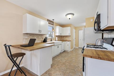 5757 Lake Pointe Dr, Plainfield, IL 60586 photo 2