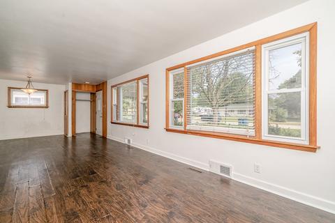 205 W Taylor St, Dwight, IL 60420 photo 3