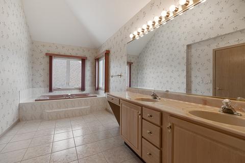 830 Kylemore Dr, Des Plaines, IL 60016 photo 15