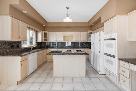 830 Kylemore Dr, Des Plaines, IL 60016 photo 9
