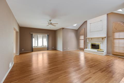 830 Kylemore Dr, Des Plaines, IL 60016 photo 5